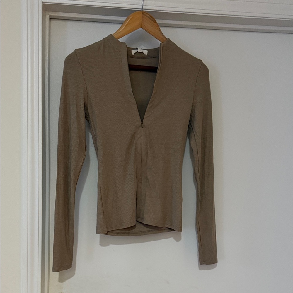 Joah Brown invisible zip down long sleep, woodland flex. Brand new with tag